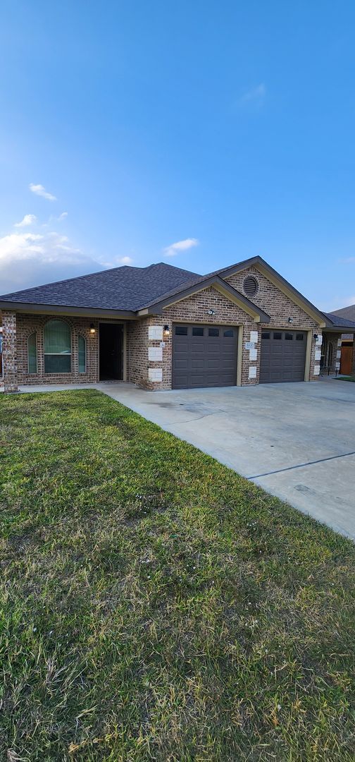 property at 5601 Settlers Ct