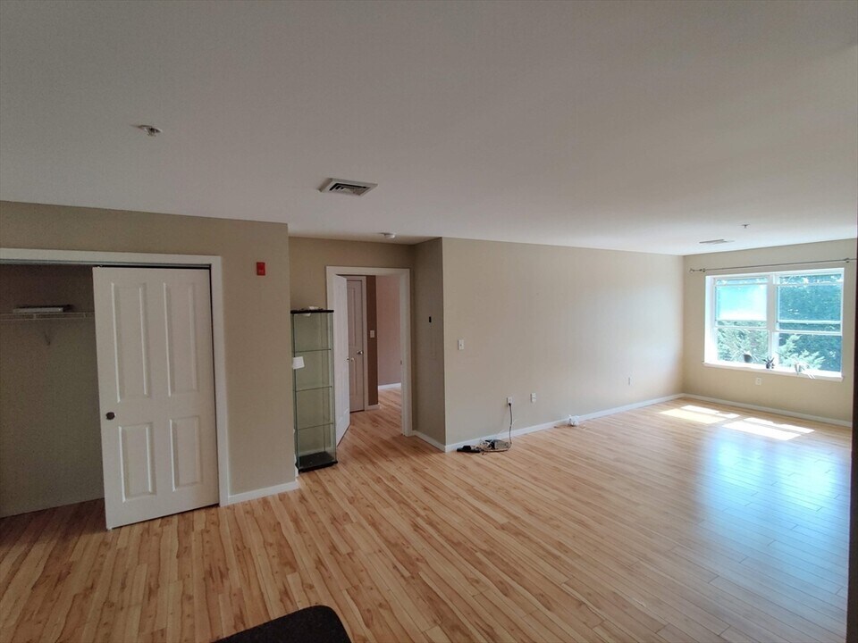 32 Franklin Ct, Unit #313 in Malden, MA - Building Photo