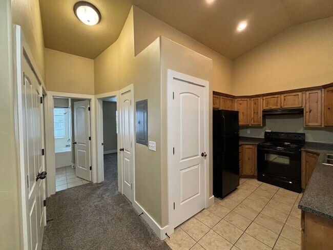 233 Cres View Ln in Tooele, UT - Building Photo - Building Photo