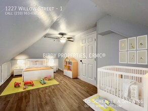 1227 Willow St in San Antonio, TX - Building Photo - Building Photo
