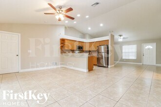 4213 12th St SW in Lehigh Acres, FL - Foto de edificio - Building Photo