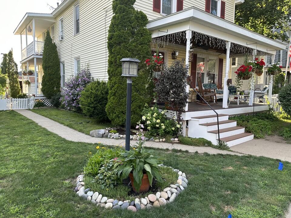 133 Nelson Ave, Unit #3 in Saratoga Springs, NY - Foto de edificio
