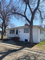 404 8th Ave SE in Sidney, MT - Building Photo