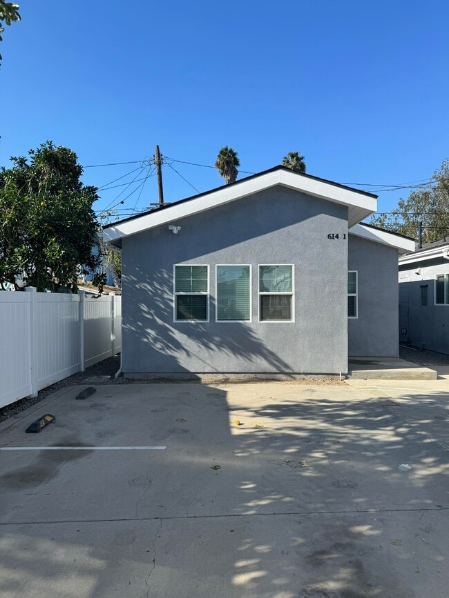 612 S Van Ness Ave, Unit 614