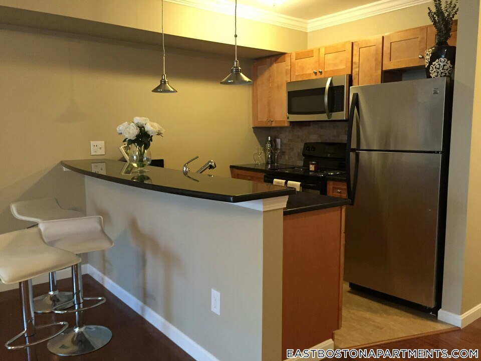 51 Chelsea St, Unit 4 in Boston, MA - Building Photo