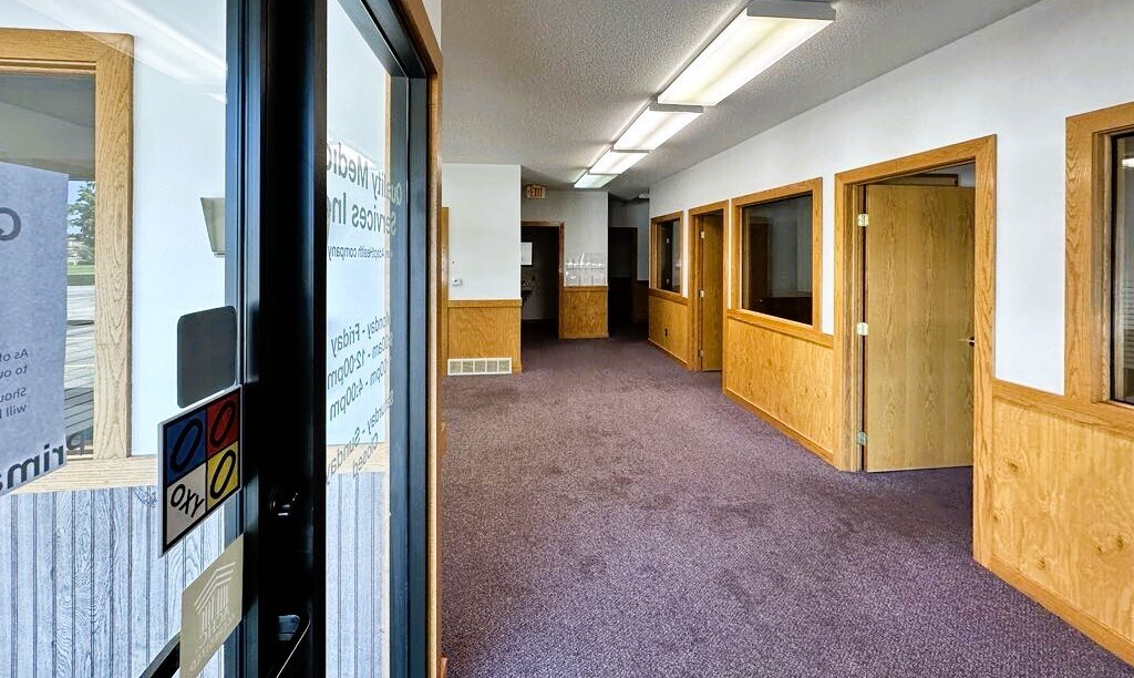 332 E Ridgeway Ave in Waterloo, IA - Foto de edificio