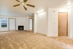 Raleigh Court in Portland, OR - Building Photo