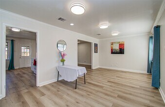 5926 Ettrick Dr in Houston, TX - Building Photo - Building Photo