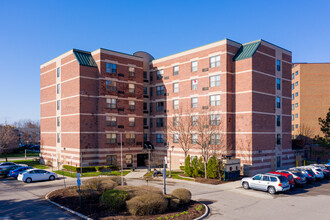 Canton Manor in Canton, MI - Building Photo - Primary Photo