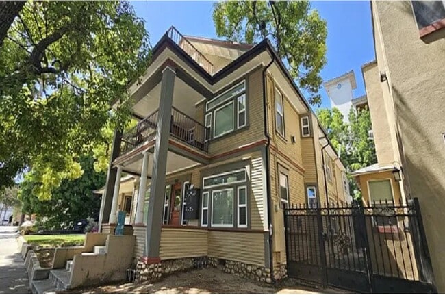161 Chestnut St, Unit 1