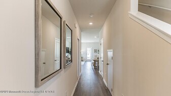 54 Peregrine Way in Burlington, NJ - Building Photo