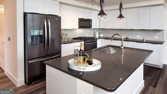 1400 W Peachtree St NW, Unit 715 in Atlanta, GA - Building Photo