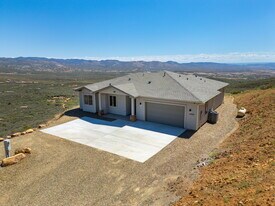 15690 E Orch Vw Rd in Dewey, AZ - Building Photo