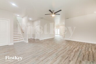 4030 Vineyard Dr in Dallas, TX - Foto de edificio - Building Photo