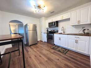 911 James Ave S in St. Petersburg, FL - Building Photo - Building Photo