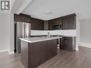 9573 Tallgrass Ave in Niagara Falls, ON - Building Photo - Building Photo