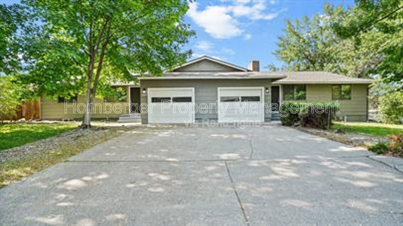 10420 E Mission Ave in Spokane Valley, WA - Building Photo