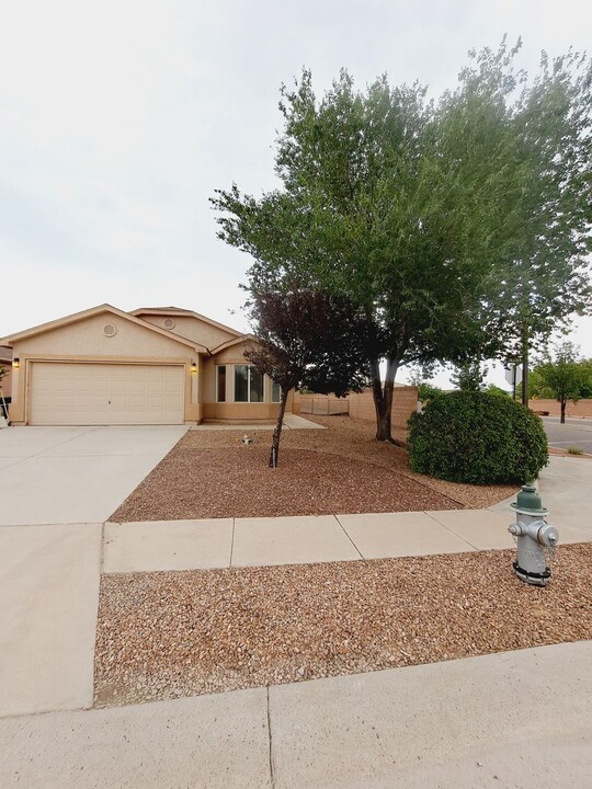 511 Blue Sage Ave SW in Los Lunas, NM - Building Photo