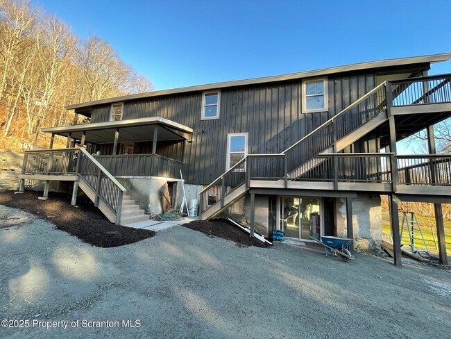 628 Hudson St in Hawley, PA - Building Photo - Building Photo