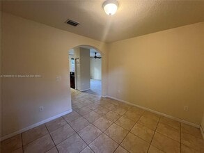 9217 SW 227th St in Cutler Bay, FL - Foto de edificio - Building Photo