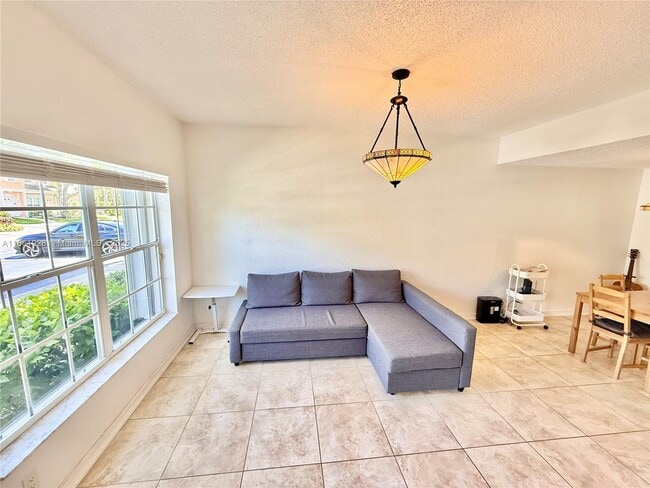 70 Whitehead Cir in Weston, FL - Building Photo - Building Photo