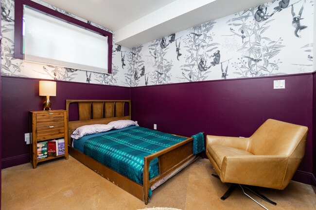 452 W 4th St, Unit 452