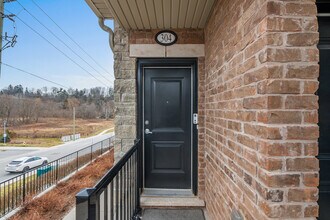 199 Pine Grove Rd in Vaughan, ON - Building Photo - Building Photo