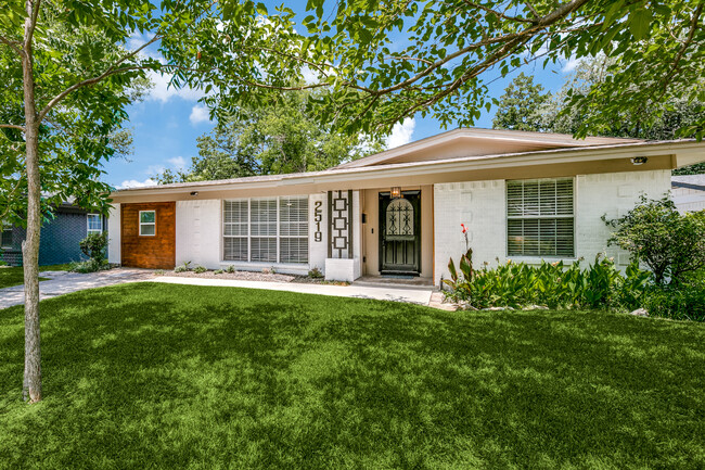 property at 2519 Highwood Dr