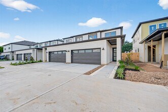 4330 Avron Dr in Stafford, TX - Building Photo - Building Photo
