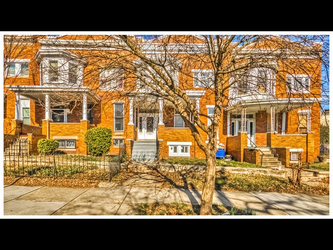 810 Brooks Ln in Baltimore, MD - Building Photo - Building Photo