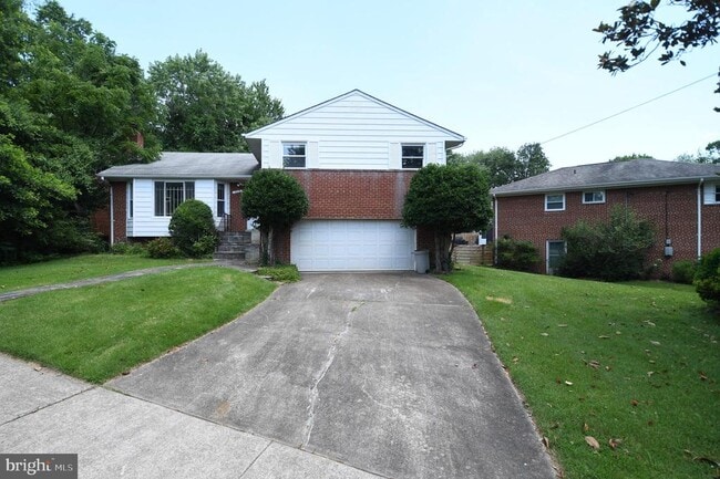 2016 Cascade Rd in Silver Spring, MD - Building Photo - Building Photo