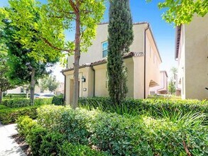 64 Pathway in Irvine, CA - Building Photo - Building Photo