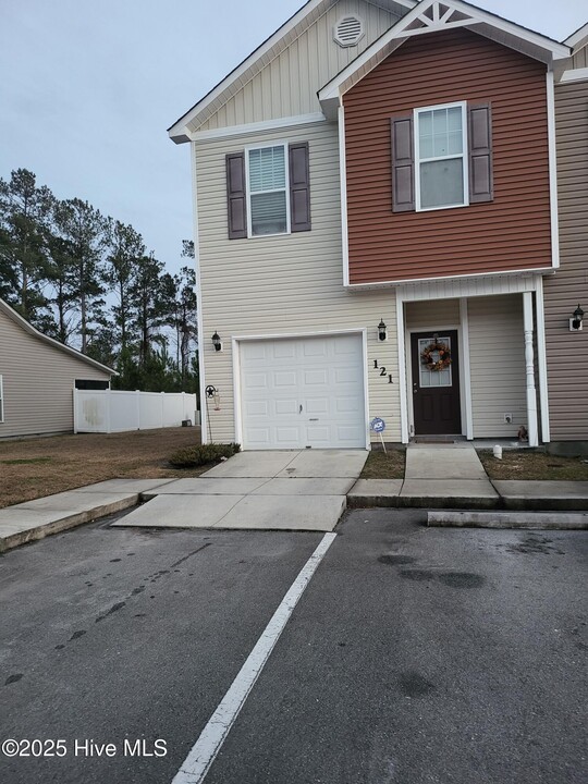 121 Waterstone Ln in Jacksonville, NC - Foto de edificio