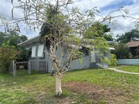 2218 Roosevelt St in Hollywood, FL - Foto de edificio - Building Photo