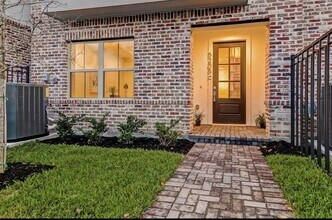 5234 Schuler St in Houston, TX - Building Photo - Building Photo