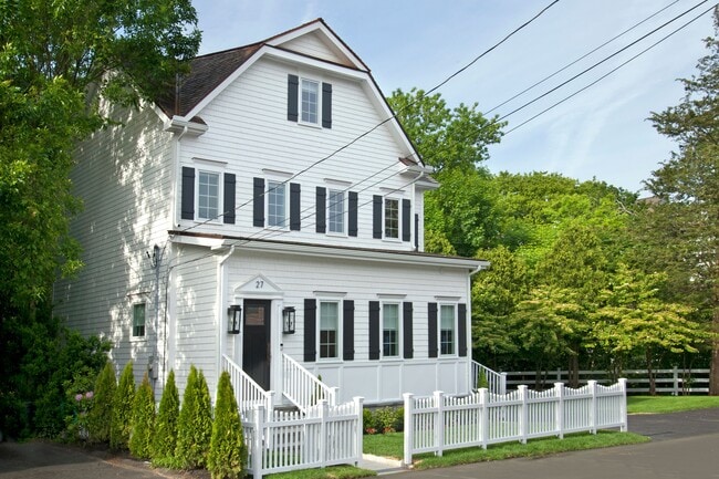 27 Bridge St in Greenwich, CT - Building Photo - Building Photo