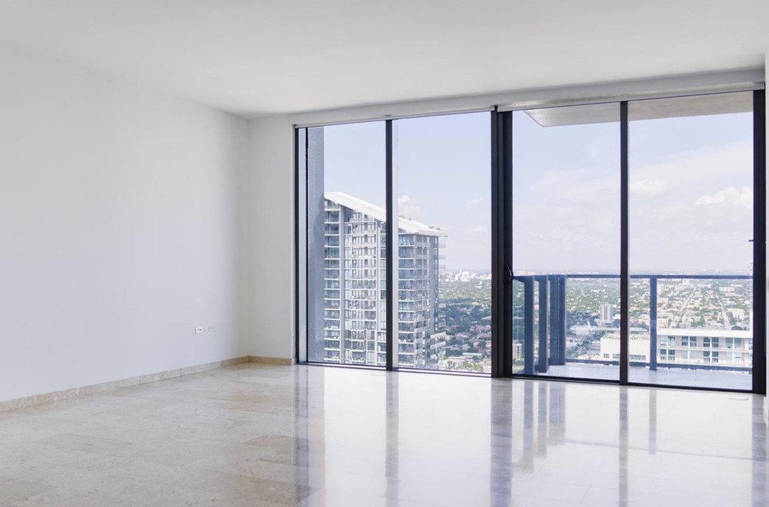 68 SE 6th St, Unit 3908 in Miami, FL - Building Photo