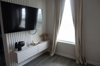 9715 Summerton Dr in Bowie, MD - Foto de edificio - Building Photo