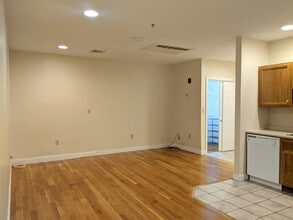 15 Pearl St, Unit 8 in Cambridge, MA - Building Photo - Building Photo