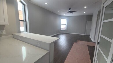 6443 S Peoria St, Unit 206 in Chicago, IL - Foto de edificio - Building Photo