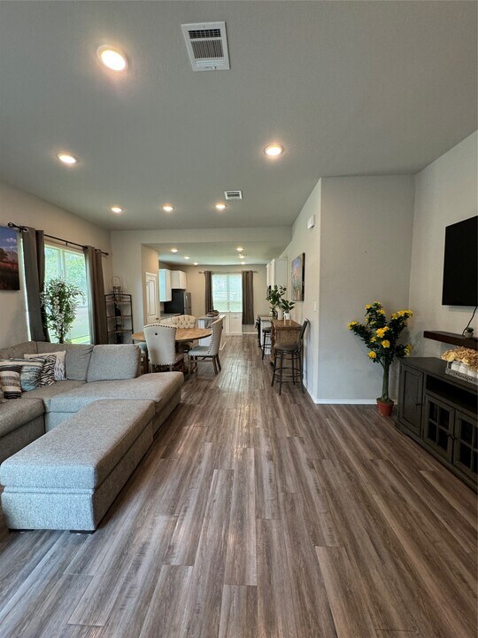 710 Crystal River in Montgomery, TX - Building Photo