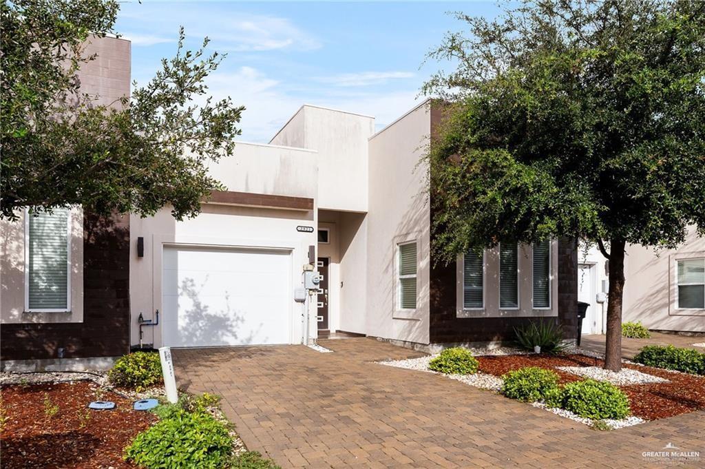 13 N 51st St in McAllen, TX - Building Photo