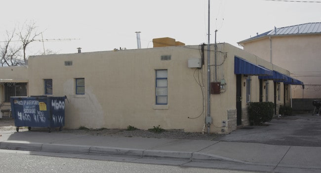 4600 Central Ave SW in Albuquerque, NM - Building Photo - Building Photo