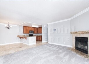 1075 N Escondido Blvd in Escondido, CA - Building Photo - Building Photo