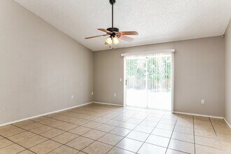 1512 Lake Thomas Loop in Winter Haven, FL - Foto de edificio - Building Photo