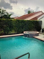 17275 Ventana Dr in Boca Raton, FL - Building Photo