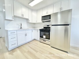 14011 S Budlong Ave, Unit 207 in Gardena, CA - Building Photo