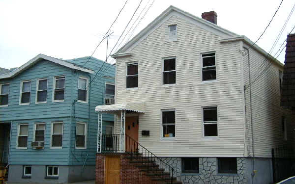 224 Hamilton St in Harrison, NJ - Building Photo