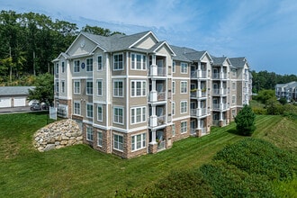 The Sound at Gateway Commons in East Lyme, CT - Foto de edificio - Building Photo