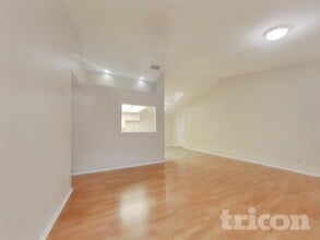 7726 Robinette Rd in Sacramento, CA - Building Photo - Building Photo